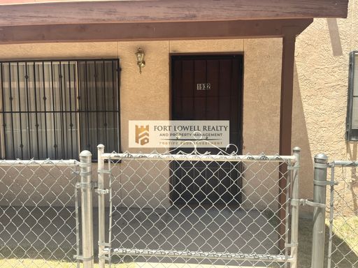 2 Bedroom 1 Bath with fenced yard – photo 1