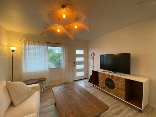 Furnished 2 Bedroom with High Upgrades and Washer/Dryer In Unit! Walking Distance to U of A! – photo 1