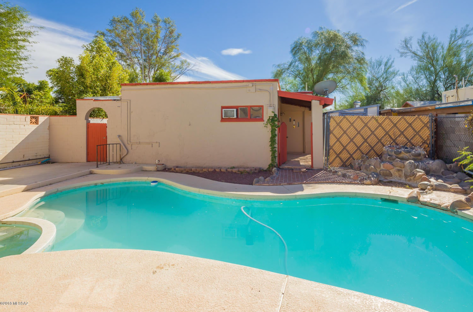 Tucson House: 530 E Blacklidge Dr