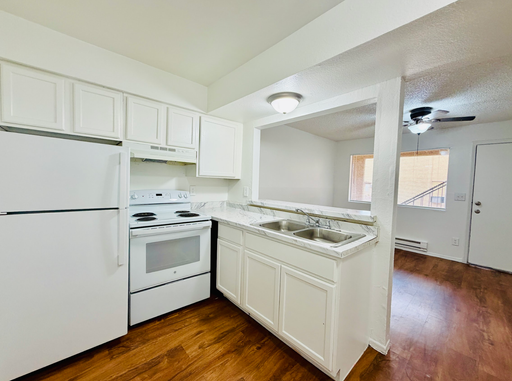 1 Month Free Move In Special! 1 Bedroom with Open Layout and Community Pool! – photo 1