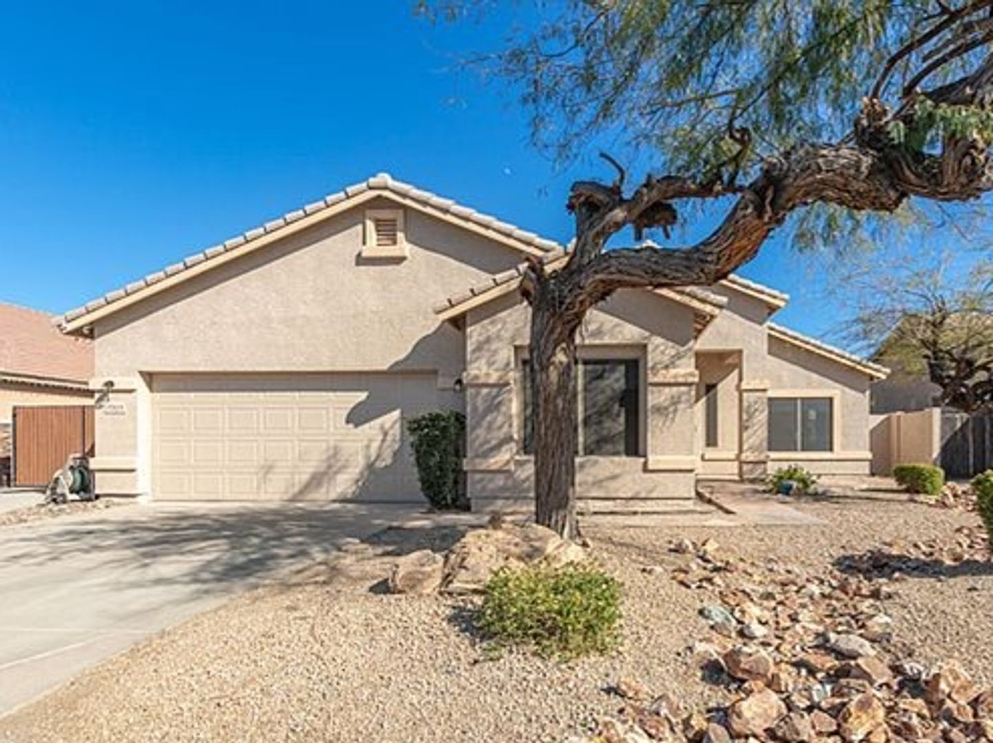 Glendale House: 7323 N 82nd Ave