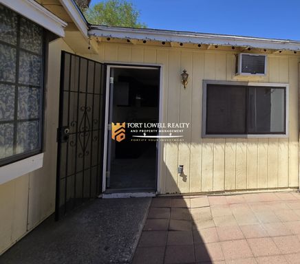 1 Bedroom, 1 Bath Home with Private Yard. SECTION 8 ACCEPTED! – photo 1