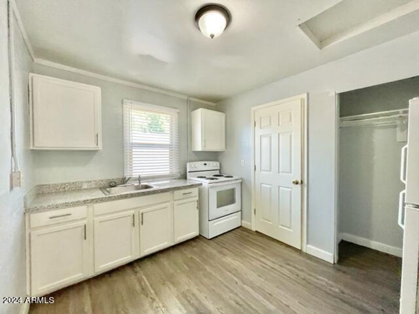 Phoenix Apartment: 9238 N. 7th Ave