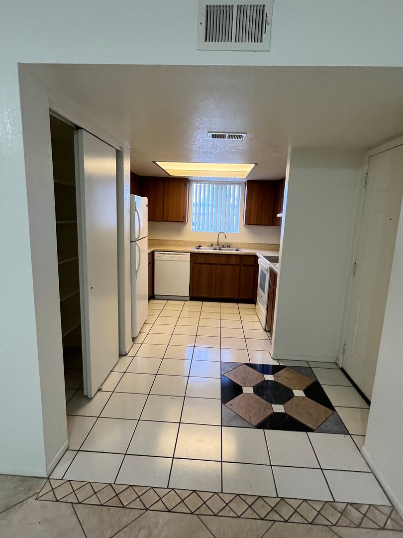 Tempe Apartment: 1201 S McClintock Dr