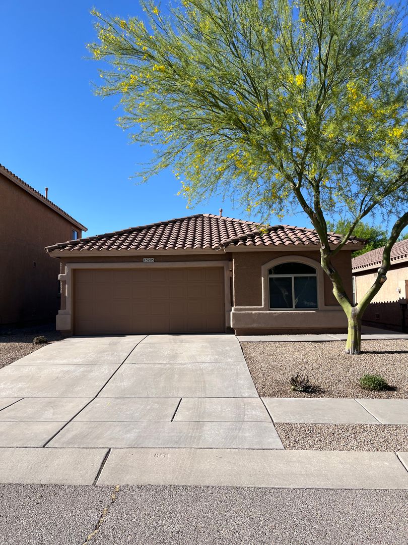 Vail House: 13205 E Coyote Well Dr