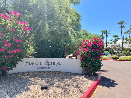 Beautiful 1 Bed 1 Bath in Northern Scottsdale! 1 Month Rent FREE! – photo 1