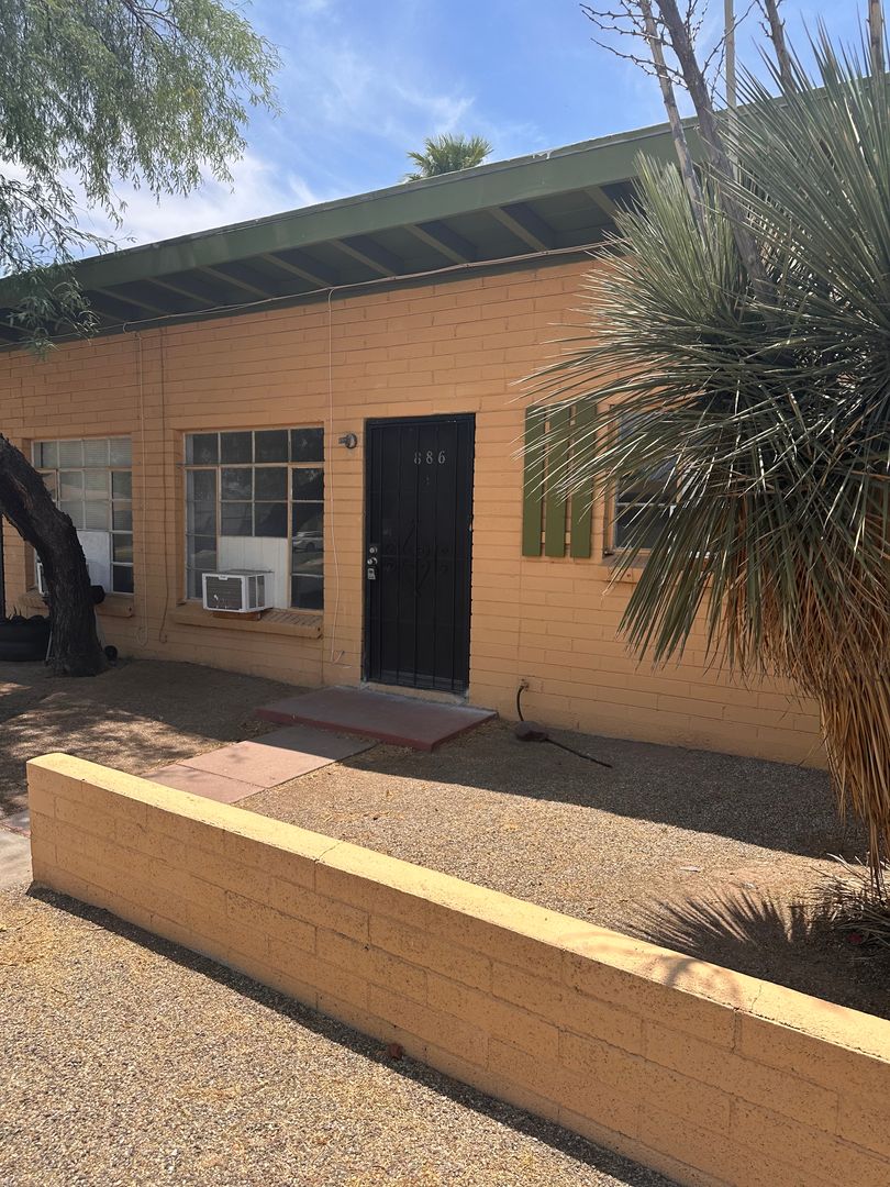 Tucson Apartment: 850 E Tucson Blvd
