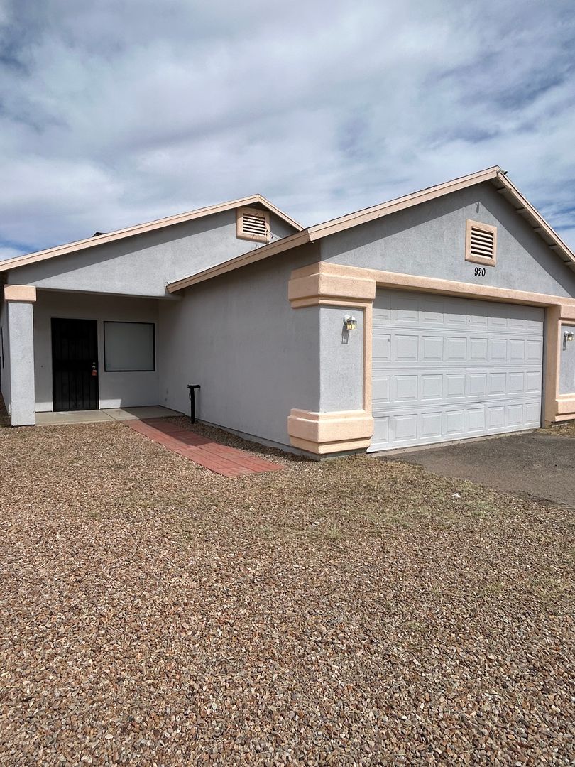 Tucson House: 920 W Starr Pass Blvd