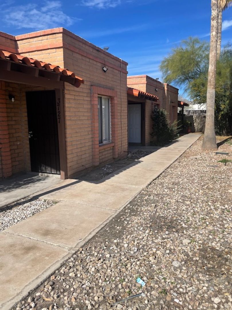 Tucson Apartment: 3727 E. Presidio Ave