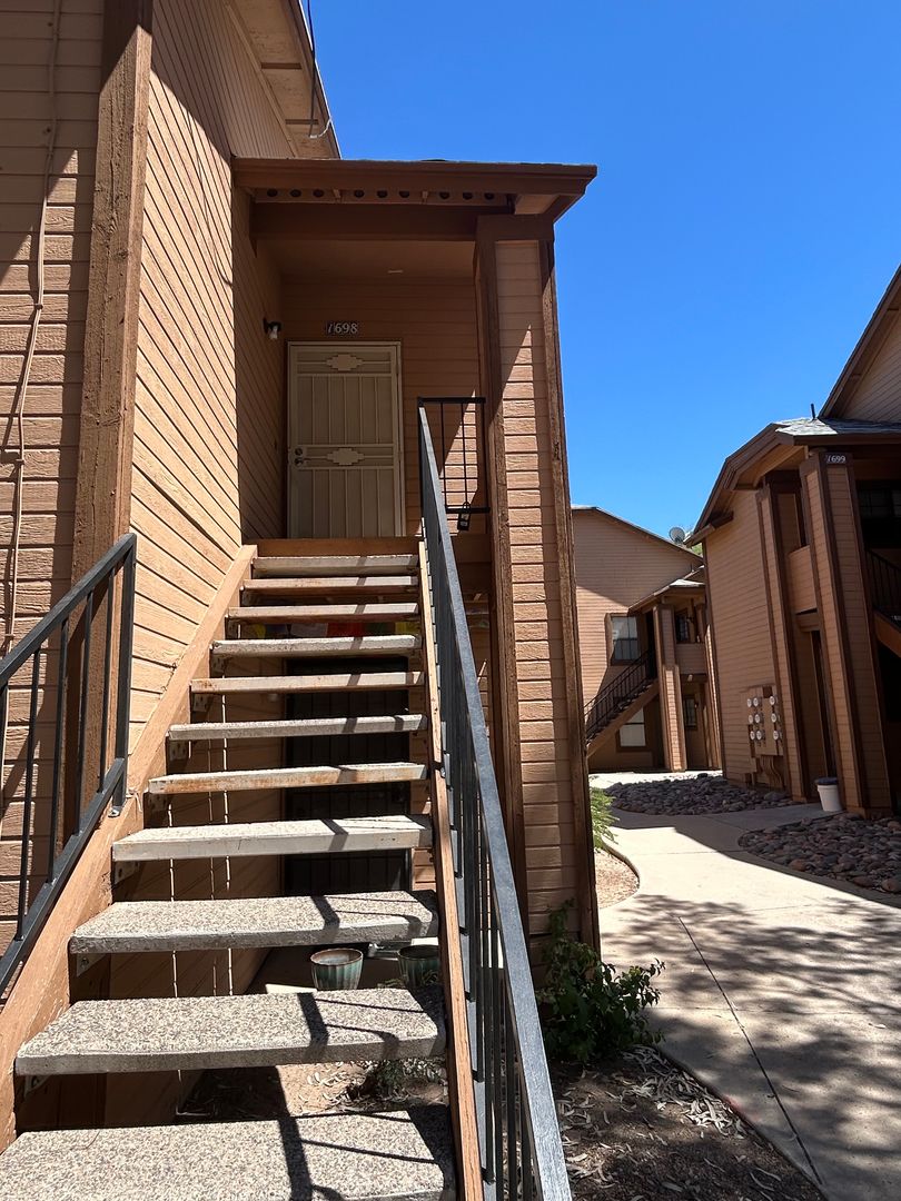 Tucson House: 1698 W. Wood Bridge Ct