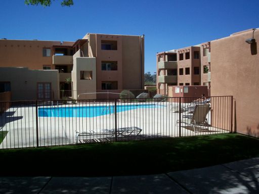 Newly Remodeled 1 Bedroom Condo with Mountain Views near U of A – photo 1