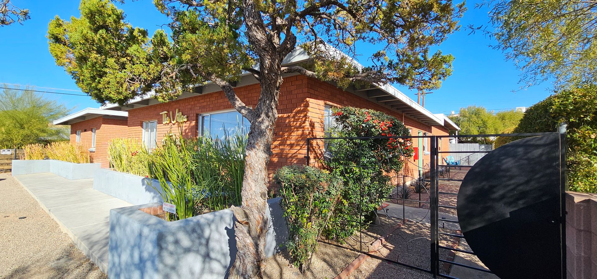 Tucson Apartment: 1010 N Jones Blvd