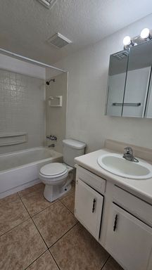1 month FREE RENT!* 2 bedroom 1 bath apartment home! – photo 1