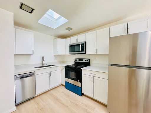 Available August 10th! Modern Style Renovated 2 Bedroom with Washer/Dryer! Off Street Parking and Spacious Yard! – photo 1