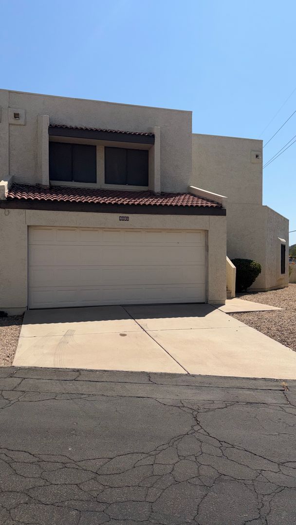 Phoenix Townhome: 9801 N. 5th St