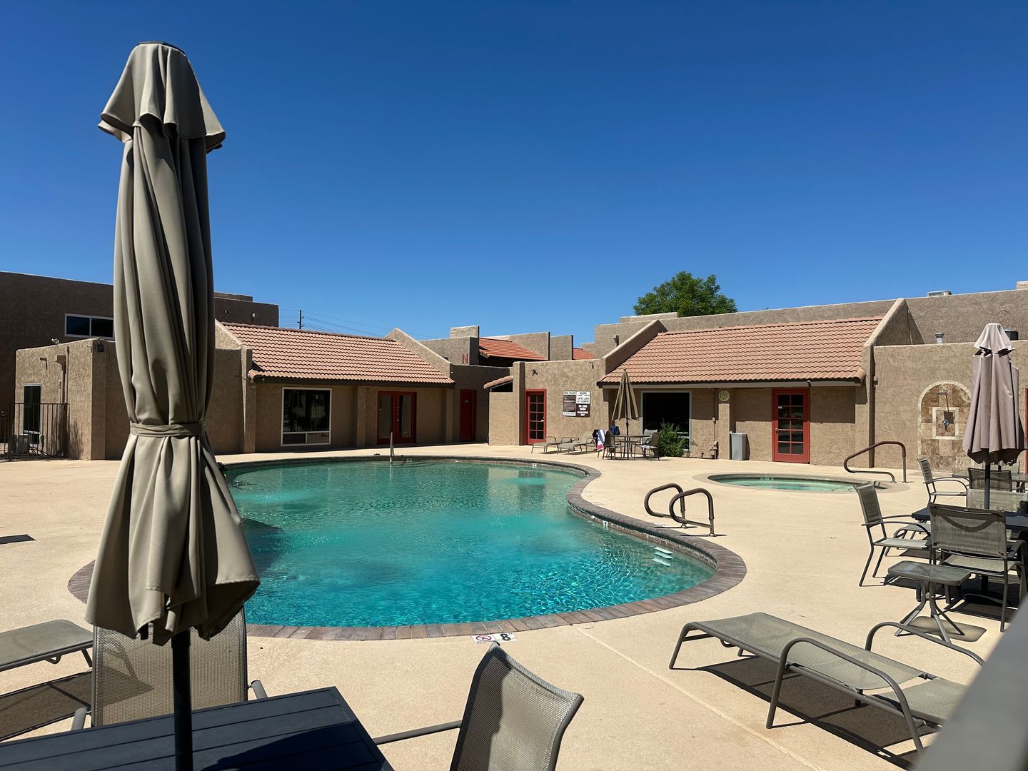 Phoenix Condo: 5525 E. Thomas Rd