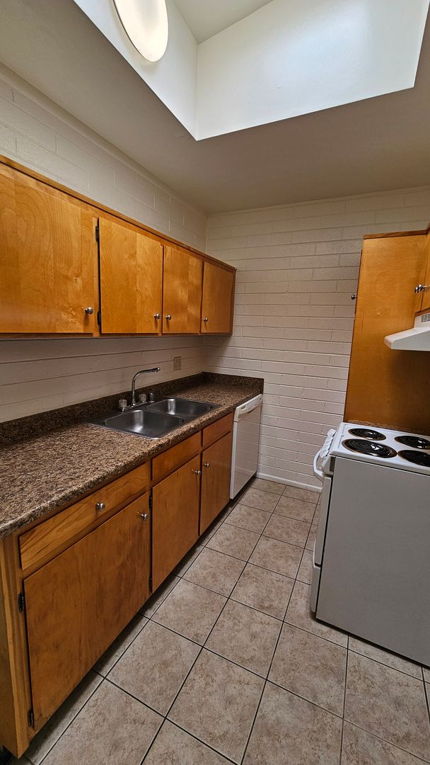 Tucson Apartment: 1511 N Craycroft Rd