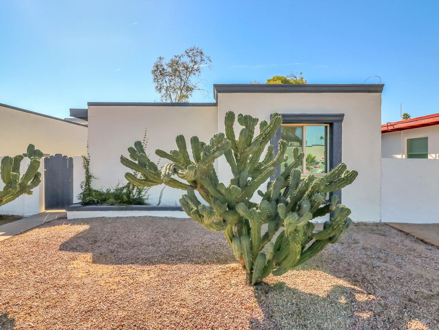 Tempe House: 429 W La Jolla Dr
