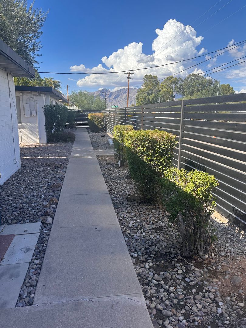 Tucson Apartment: 2053 N Alvernon Way