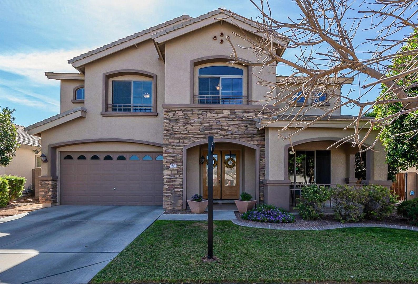 Glendale House: 8801 W Palmaire Ave
