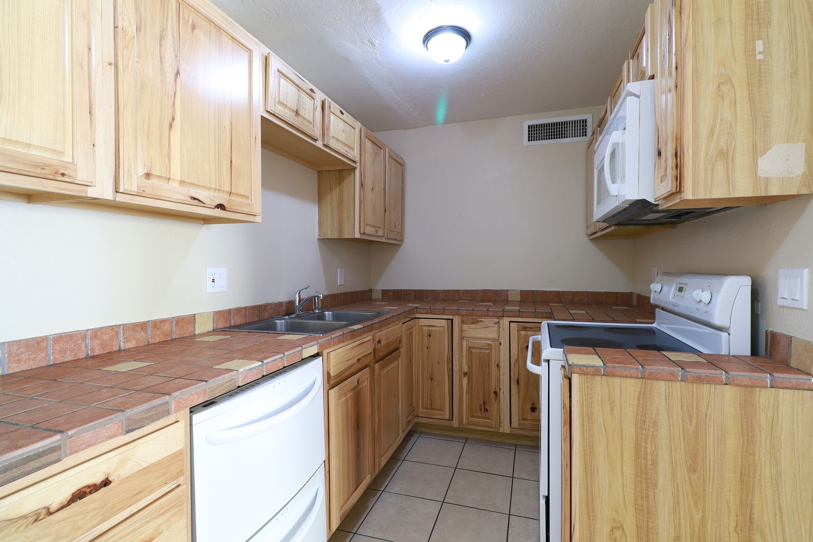 Tucson Apartment: 5803 N Camino Esplendora