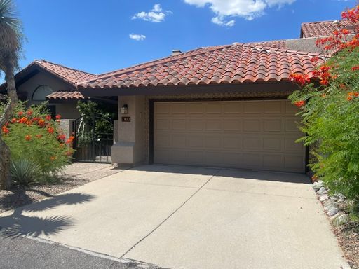 Beautiful home in gated community – photo 1