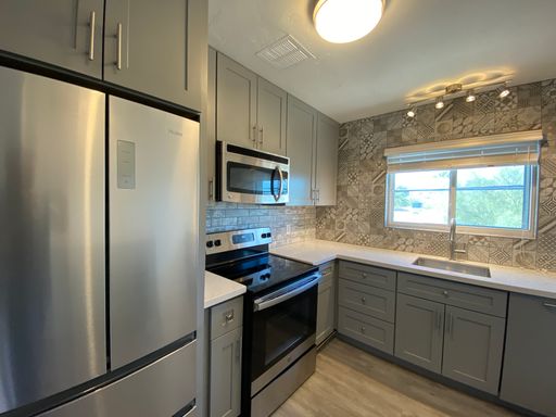 Top Floor Renovated 2 Bedroom with Furniture and Top Upgrades! Community Pool and BBQ Area! – photo 1