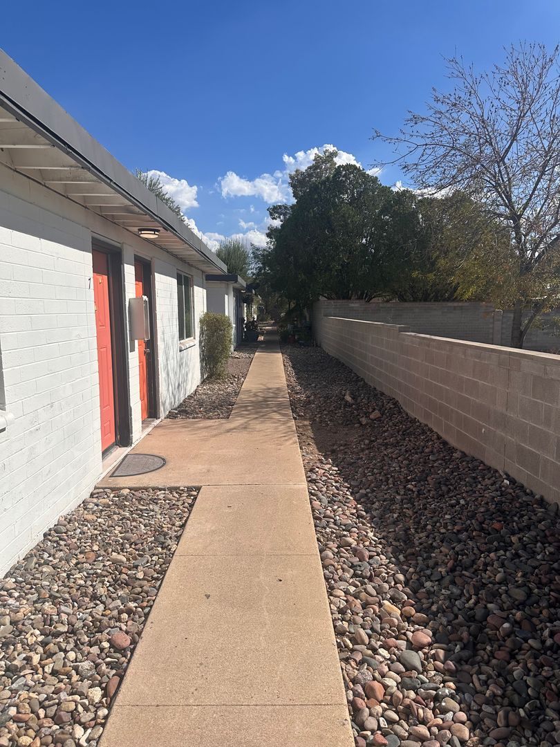 Tucson Apartment: 2053 N Alvernon Way