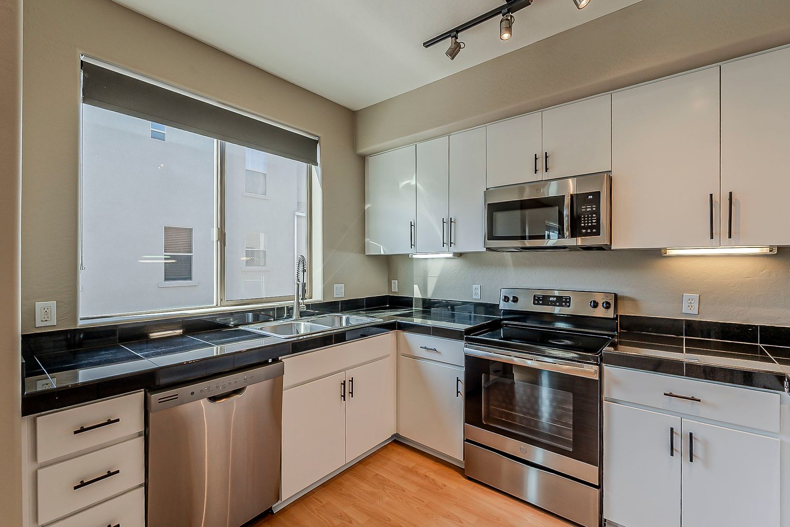 Phoenix Condo: 615 E Portland St