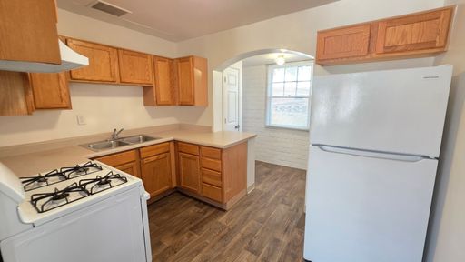 1 Month Free rent, Ask property manager for details!** Renovated 1 bed 1 bath Casita Nestled in Small Community!! – photo 1