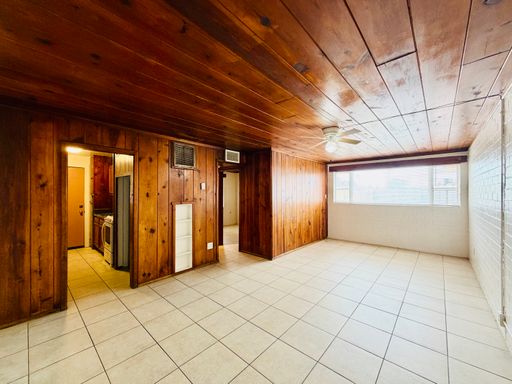 1 Month Free! Spacious Yard, Off Street Parking and Central Air Conditioning! – photo 1