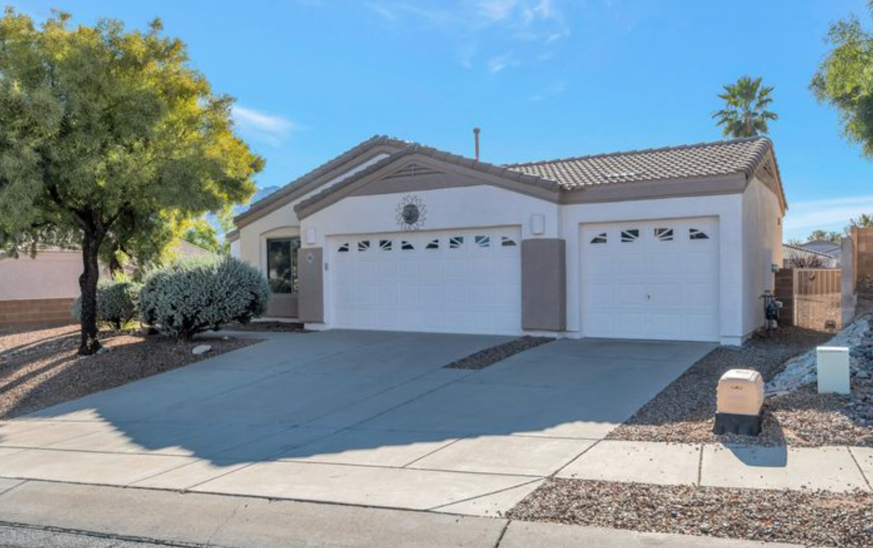 Tucson House: 355 W Greys Rd