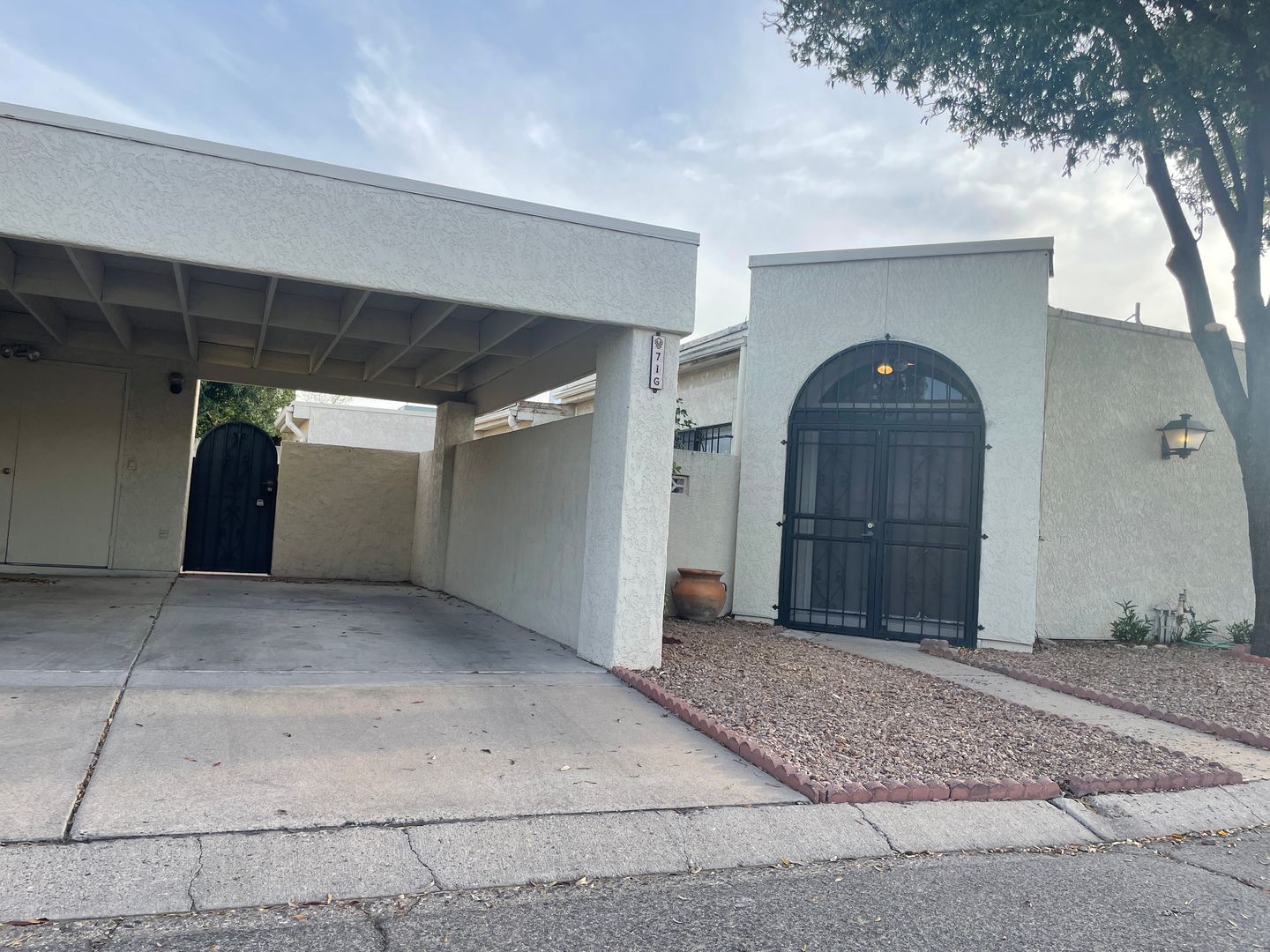 Tucson House: 716 N Hayden Dr