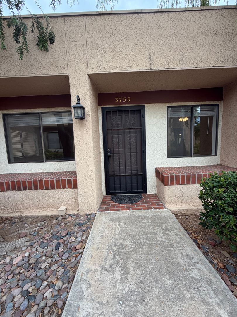 Tucson Townhome: 3759 E. Edison