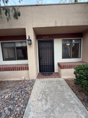Stunning Midtown 2 Bedroom 2 Bath Townhome in Gated Community! – photo 1