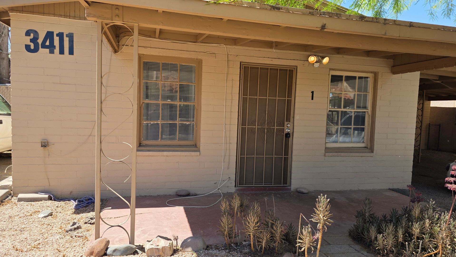 Tucson Apartment: 3409/19 E Water St