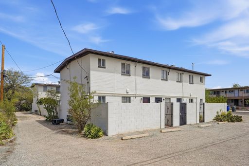Conveniently located near the U of A! – photo 1