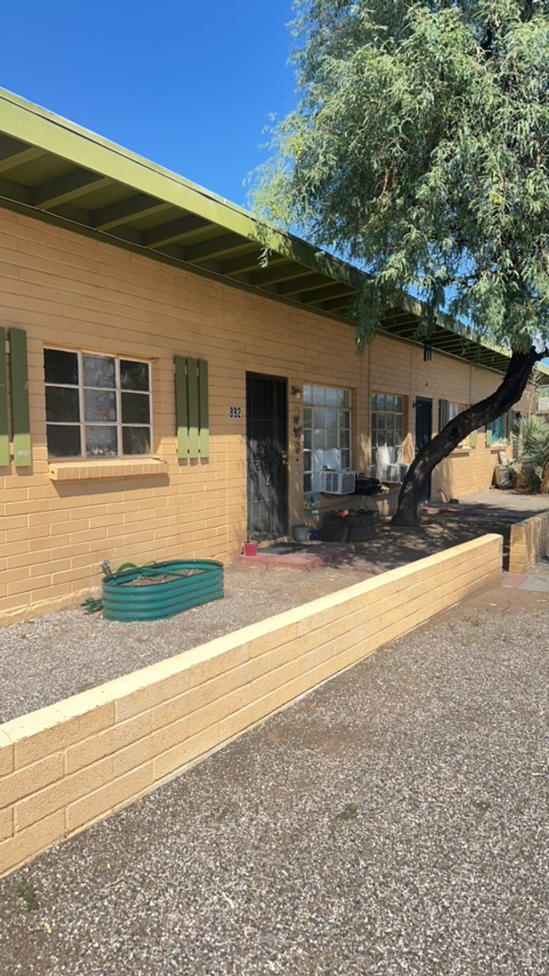 Tucson Apartment: 850 E Tucson Blvd.