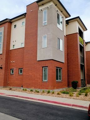 Contemporary 2 Bedroom Condo in the Heart of Aurora – photo 1