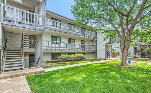 Fully Furnished Updated Turn-Key 2 Bed 1 Bath Condo Off Bike-Path & Next to Park. – photo 1