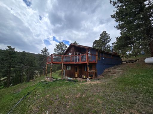 Beautiful 2B/2B Mountain Home Available ASAP!