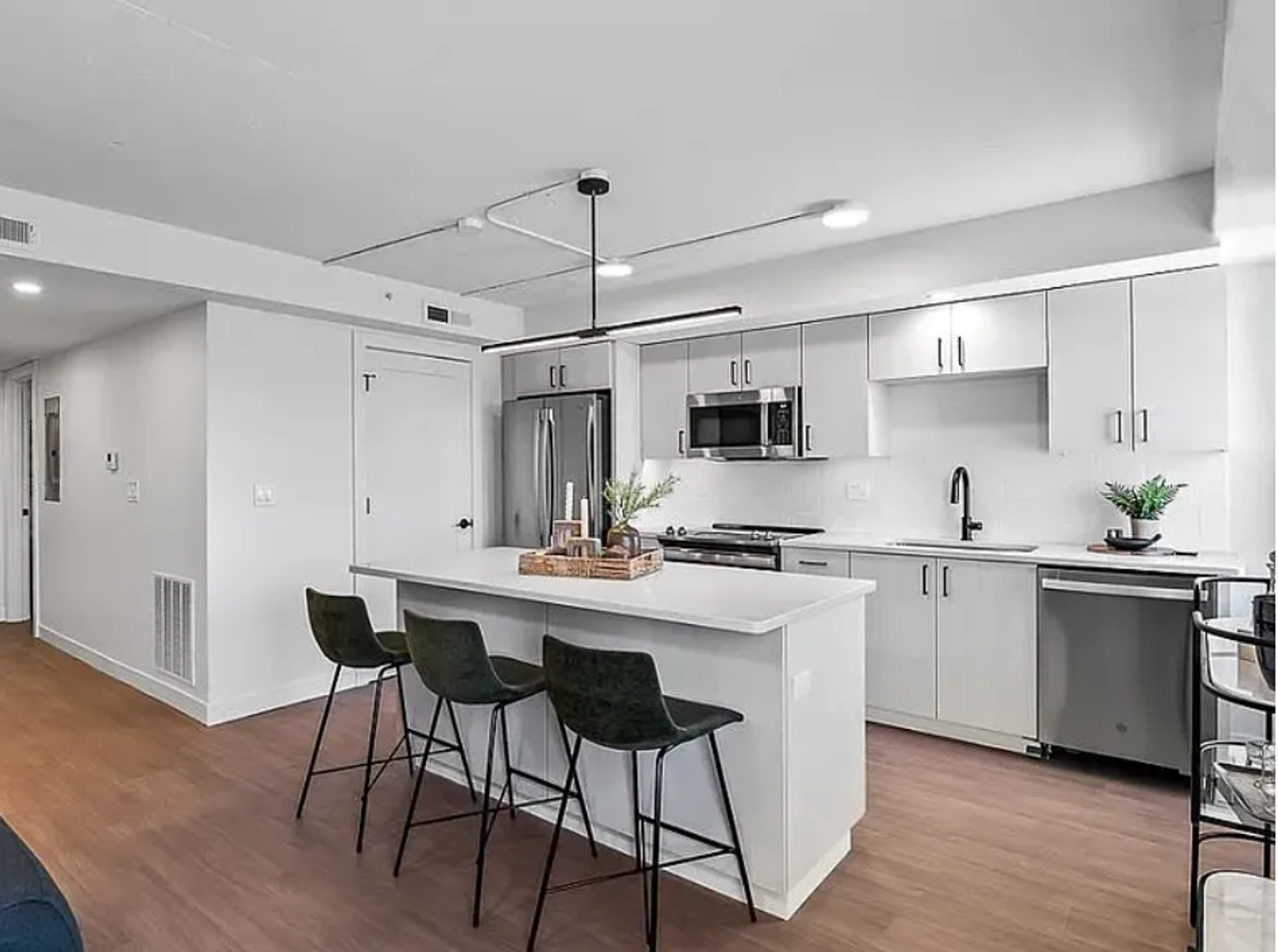 Manhattan Condo: 1700 N Manhattan Ave