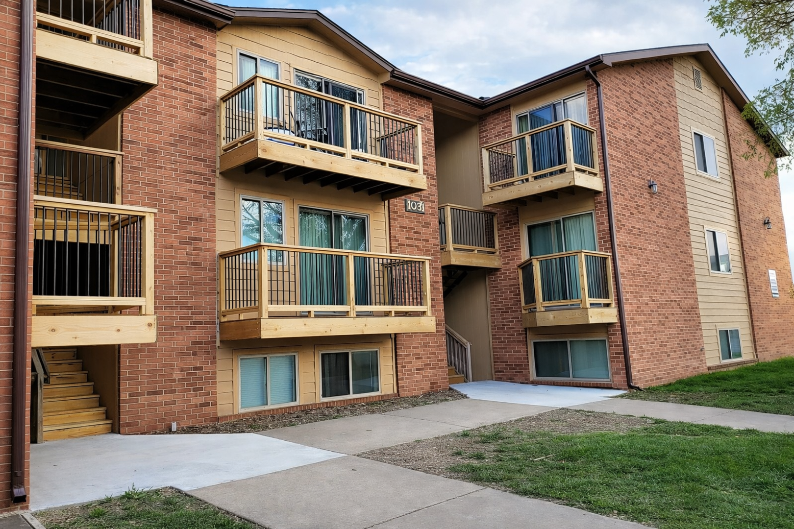 Manhattan Apartment: 1031 Bluemont Ave