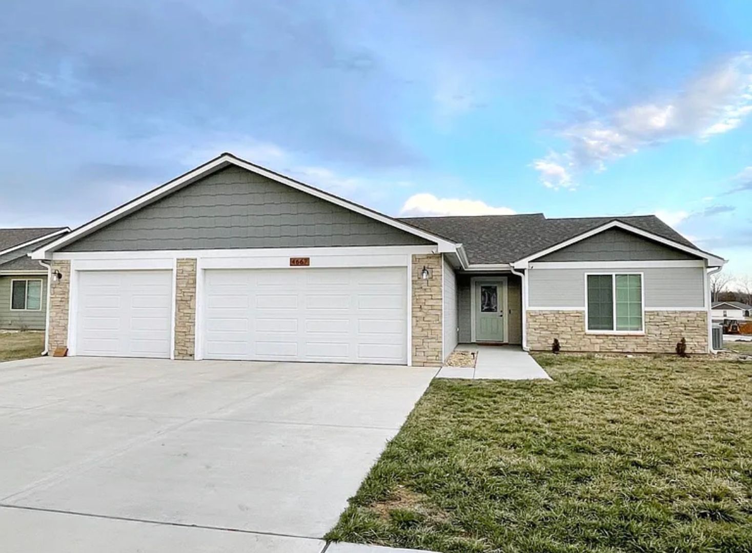 Manhattan House: 4667 Raven Creek Dr