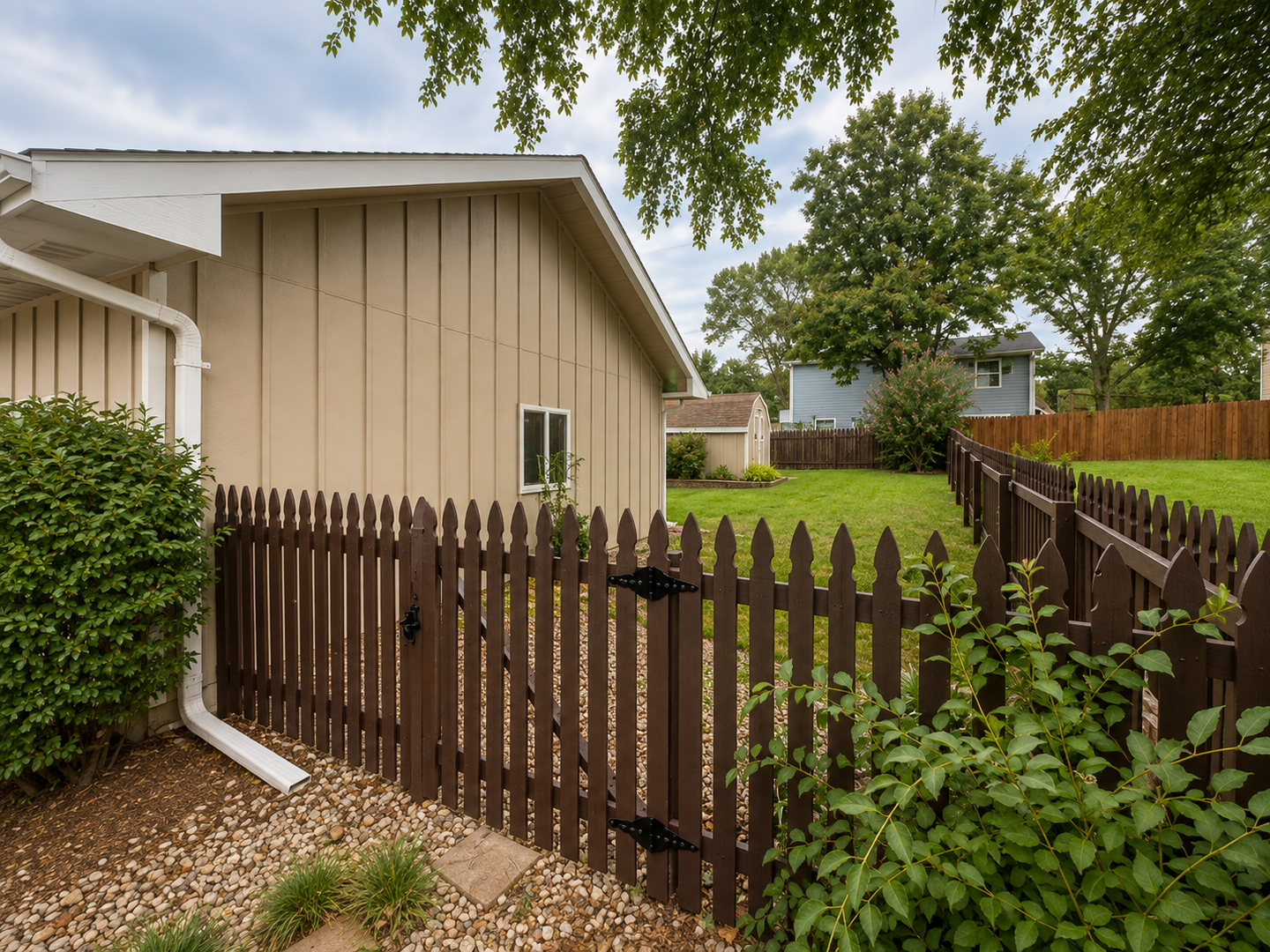 3321 Effingham St 2 of 12