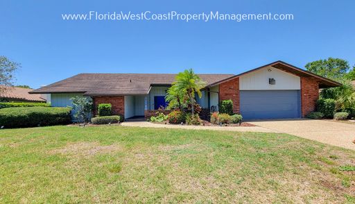 SARASOTA POOL HOME! PET FRIENDLY! 4 BEDROOM/3 BATH! SUPER LOCATION! 9-12 MONTH LEASE! – photo 1