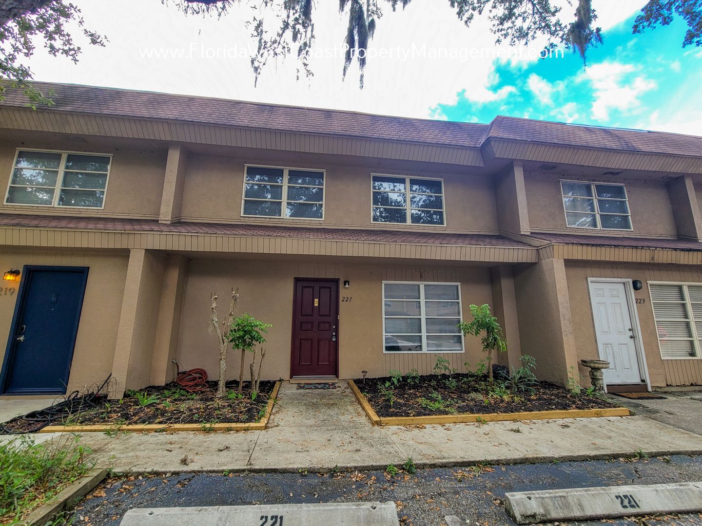 Sarasota House: 221 Amherst Ave #106