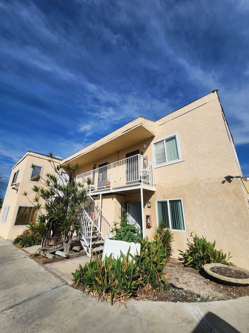 San Diego Apartment: 4472 & 4484 Felton St