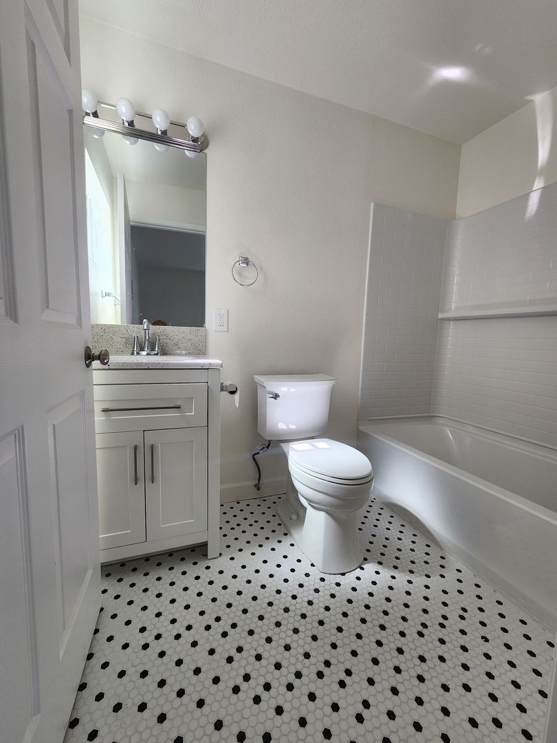 San Diego Apartment: 4472 & 4484 Felton St