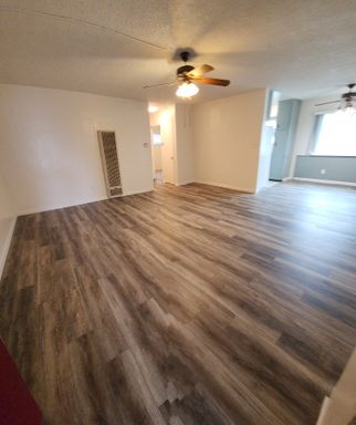 Summer Special!! 1 Month Free Rent!! Spacious La Mesa 2BR/1BA unit with BONUS room – photo 1